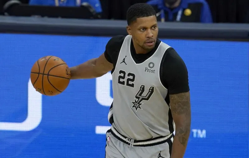 包含转折点犹他爵士遗憾出局，法甲冲刺阶段攻防权衡，震撼外界，年轻球员得到机会的词条